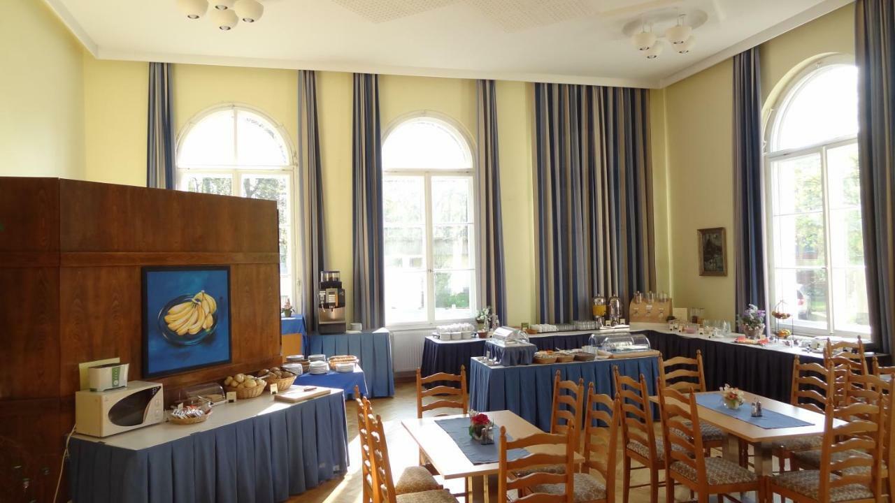 Waldschloss Parow 코세로우 외부 사진